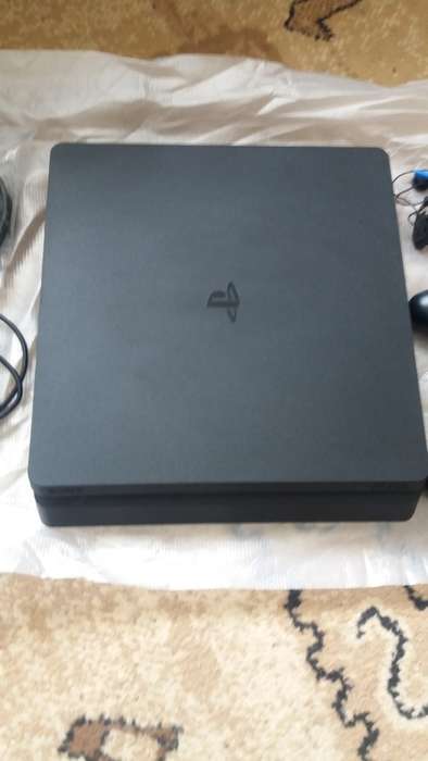 PS4 1TB SLIM CONSOLE + 1 CONTROLLER  (AS NEW)(EXCELLENT CONDITION) 11 MONTH GUARANTEE SLIP.